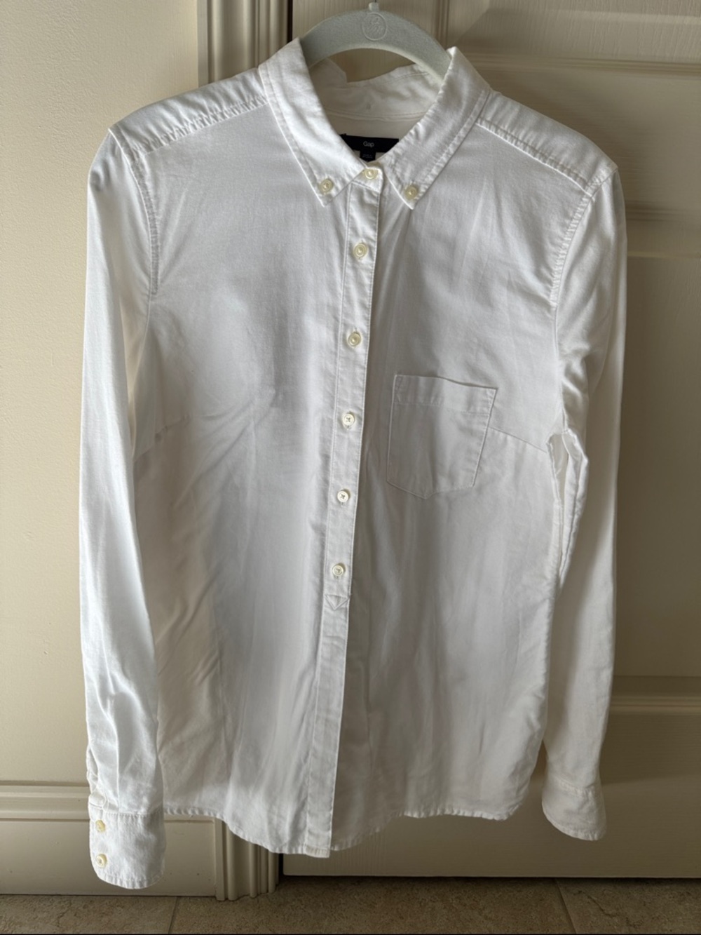 GAP Women’s White Casual Button-Down Shirt